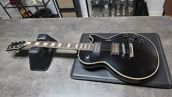 Satellite Les Paul Standard Heavy Relic Vintage 70s Black Beauty Gibson