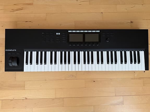 Native Instruments Komplete Kontrol S61 MIDI-keyboard 61 tangenter sort