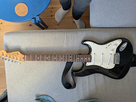 Fender Stratocaster elektrisk guitar sort
