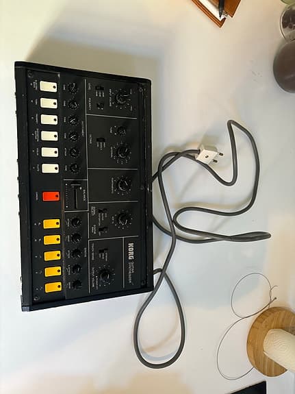 Korg guitar synthesizer effektmodul sort