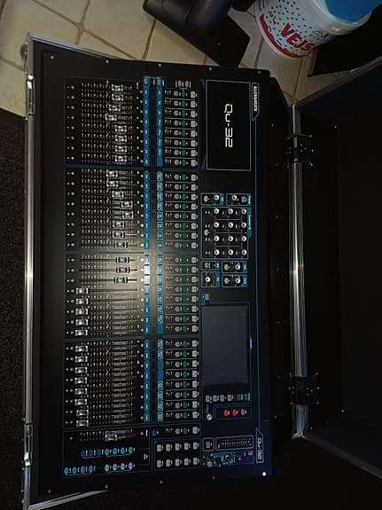 Allen & Heath Qu-32 mixer og AR2412 stagebox