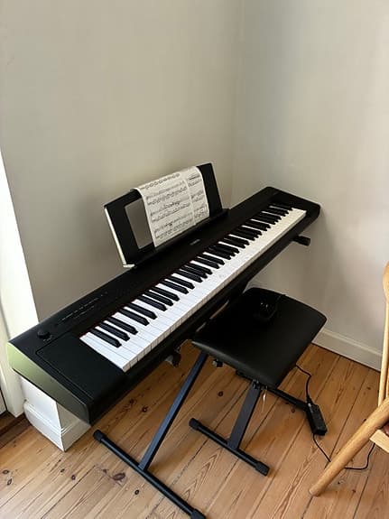 Yamaha piano NP35 digital keyboard, sort