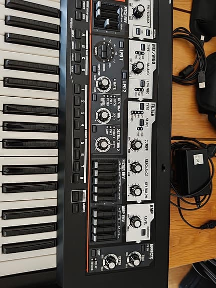 ROLAND SH 201