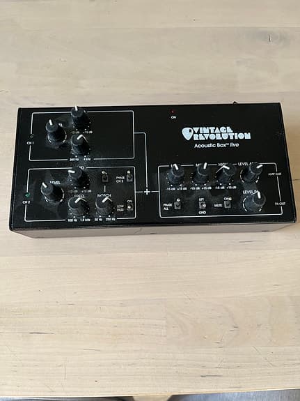 Vintage Revolution Acoustic Box Pro guitar preamp / effektboks