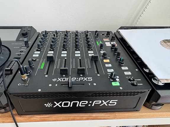 Allen & Heath Xone: PX5 6-channel analogue FX Mixer