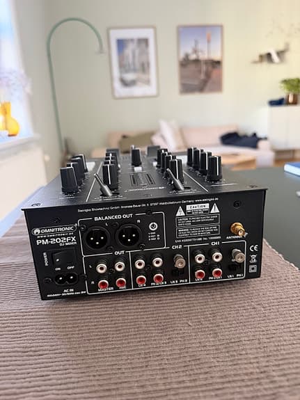 Omnitronic PM-202FX DJ mixer sort