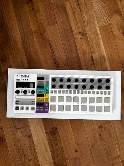 Arturia BeatStep Pro – MIDI Controller & Sequencer