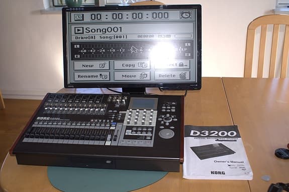 Korg D3200 32-track multitrack recorder/mixer m. 2Seemy VGA