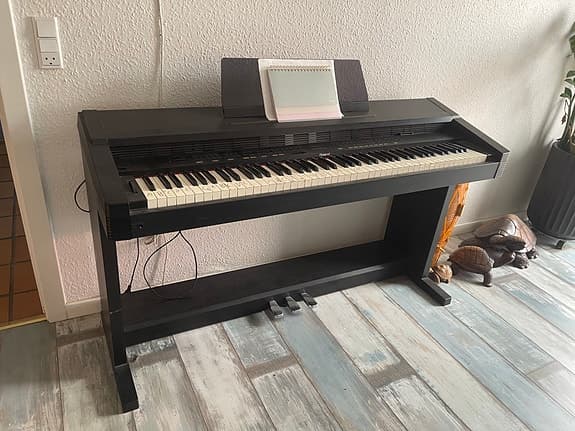 Roland KR-3000 digital piano sort