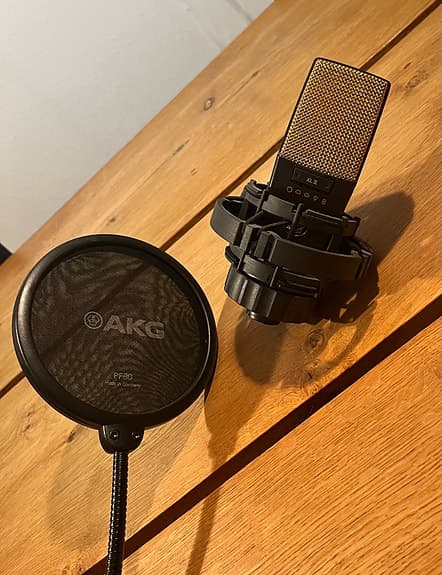 AKG C414 XLII kondensatormikrofon med shockmount og popfilter