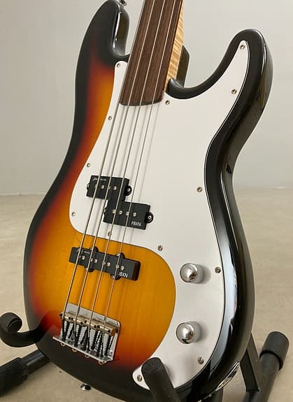 Burns London PBXN Fretless Bass Sunburst