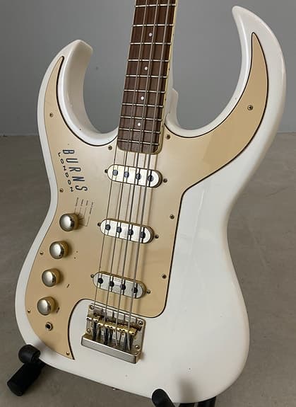 Burns Bison Bass White Gold Venstrehåndet Elbas