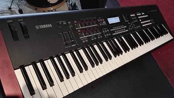 Yamaha MOXF8 stage keyboard / synthesizer 88 tangenter