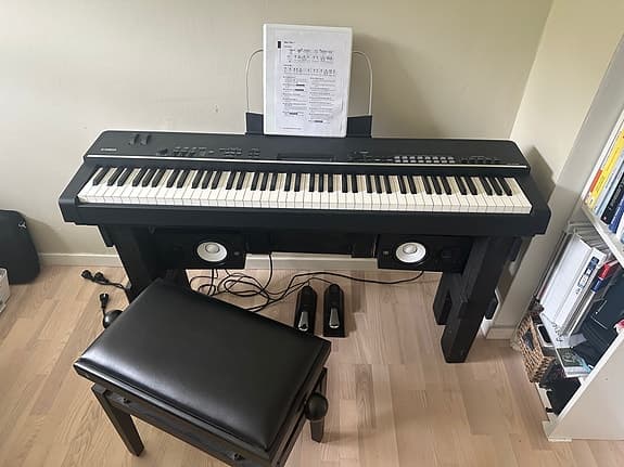 Yamaha CP4 Stage Piano – Komplet topsæt med HS5 højtalere og udstyr