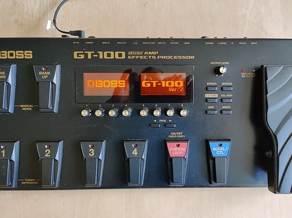 Multieffekt pedal Boss GT-100