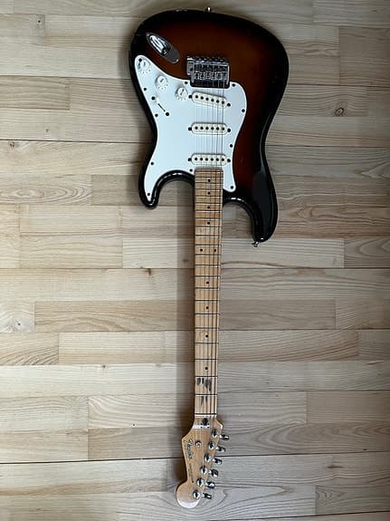 Fender Stratocaster elektrisk guitar sunburst