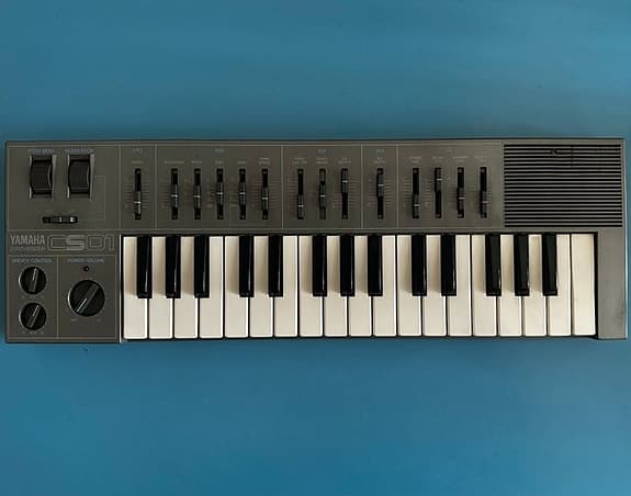 Yamaha - CS01 - - Keyboard-synthesizer - Japan - 1984