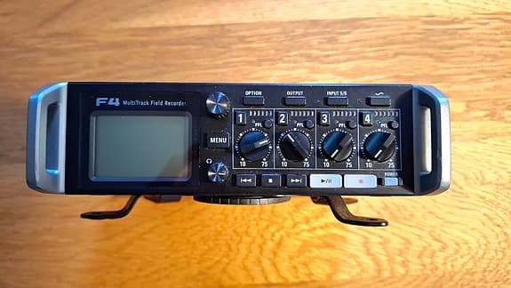 Zoom F4 Field Recorder – 4 XLR / 6 / Timecode