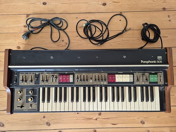 Roland Paraphonic RS 505 synthesizer keyboard