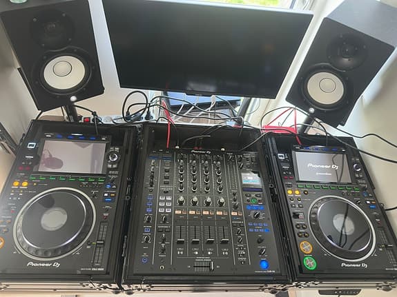 2 x Pioneer CDJ-3000 + DJM-A9 + UDG cases