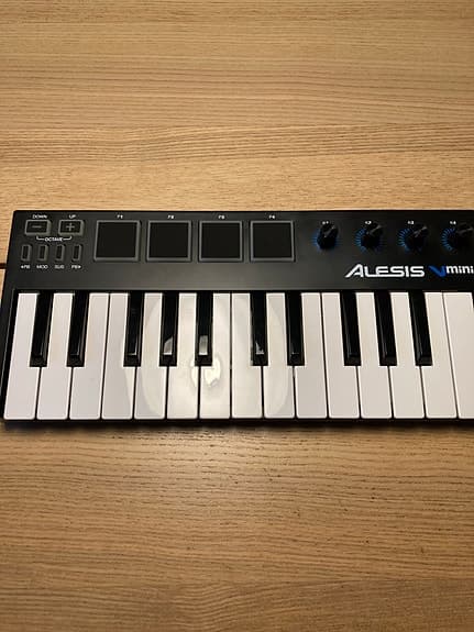 Alesis V Mini MIDI keyboard controller