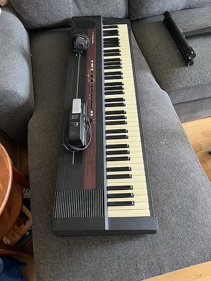Roland EP-77 digital piano 76 tangenter