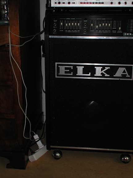 Synth-guitar amp