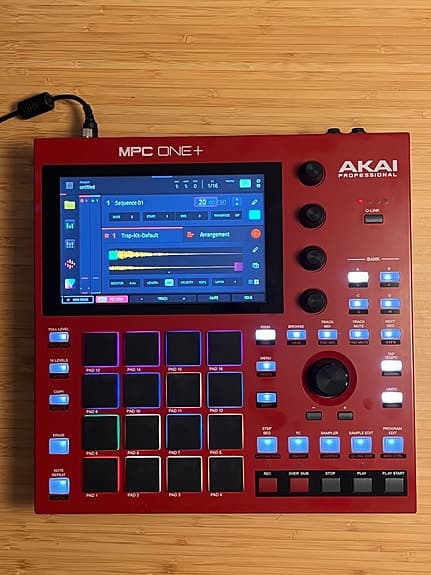 Akai MPC One+ groovebox / sampler rød