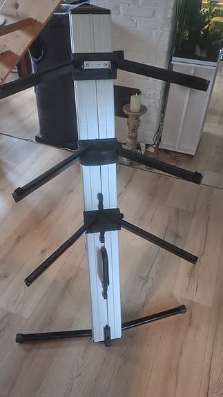 Synthesizer stander