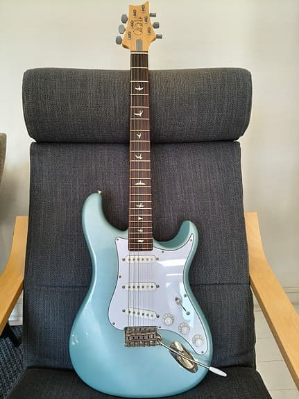 PRS Silver Sky John Mayer stratocaster guitar lyseblå