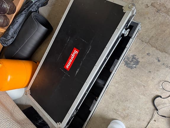 Dj flightcase sort til pladespiller og mixer