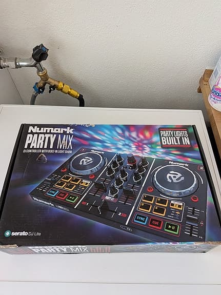 Numark Partymix DJ-controller med lysshow