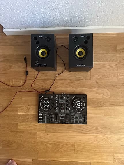 Hercules DJ Controller med Hercules DJMonitor 32 højttalere