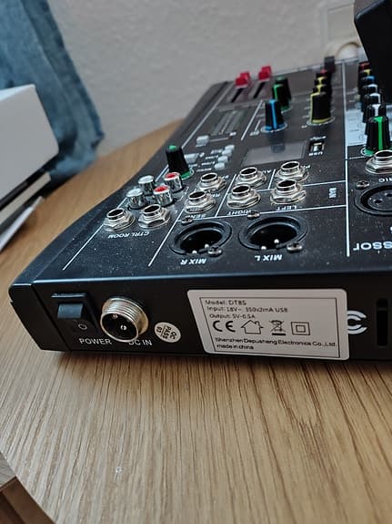 Professional 8-kanals mixer med effekter