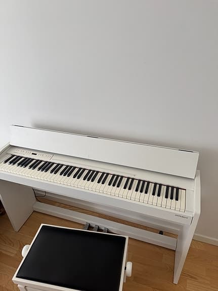 Roland Digital Piano F-140R fuldvægtede elklaver.