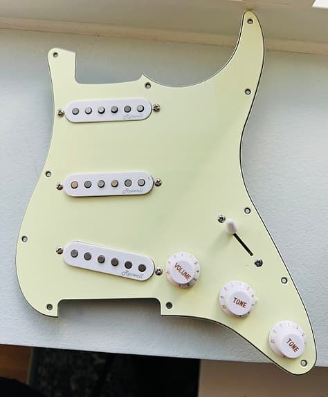 Stratocaster drop in mint pickguard