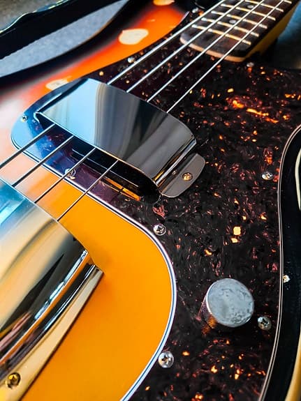 P-bass guitar sunburst Road Worn.