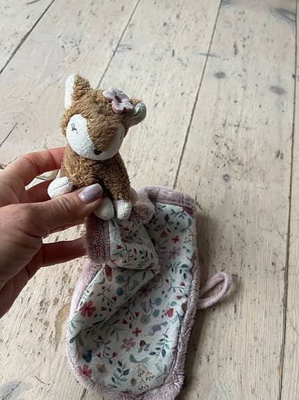 Little Dutch sutteklud med bamse rådyr, rosa blomster