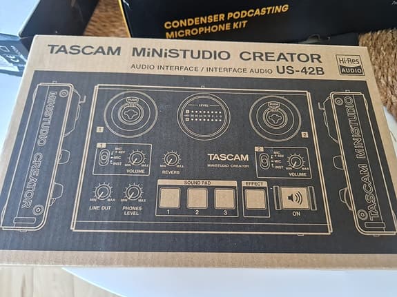 Tascam MiNiSTUDIO Creator US-42B audio interface