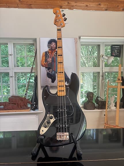 Fender Jazz Bass el-bas sort (venstrehånds)