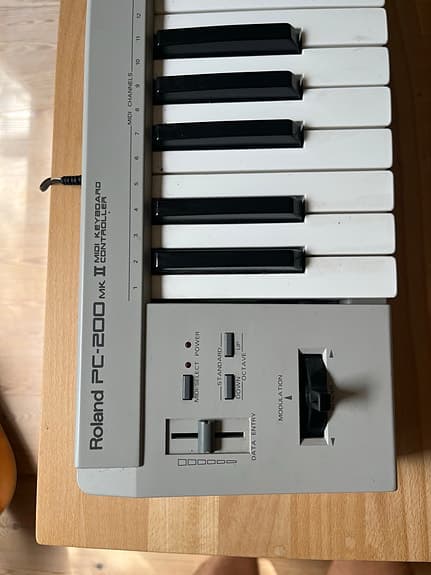 Roland PC-200 mk II MIDI keyboard