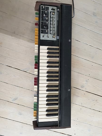 Roland SH-2000 synthesizer keyboard