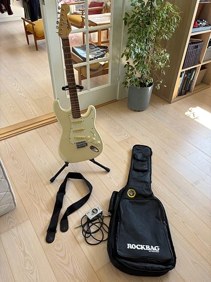 Falcon Signature Series elektrisk guitar hvid Stratocaster-stil