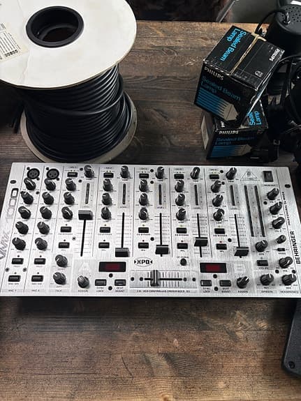 Behringer Pro Mixer VMX1000 DJ mixer