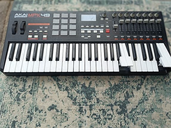Akai MPK49 MIDI keyboard controller 49 tangenter
