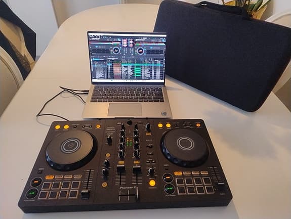 🎧🔥 Pioneer DDJ-FLX4 – Rekordbox dj controller inkl. som ny!) 🔥🎧