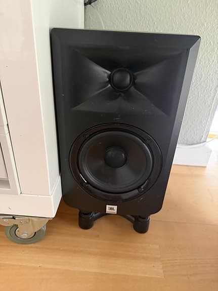 Studio monitors JBL 305