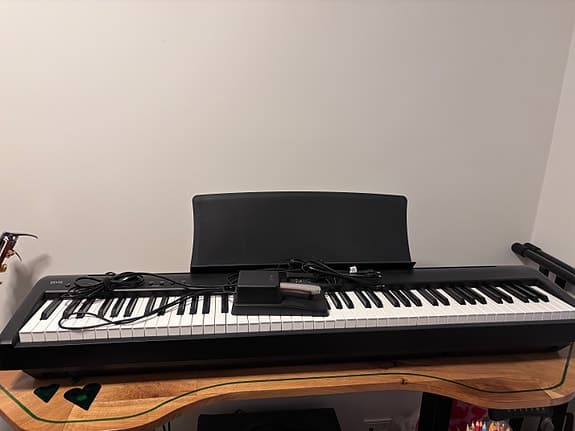 Kawai ES110 digital piano med stativ og pedal
