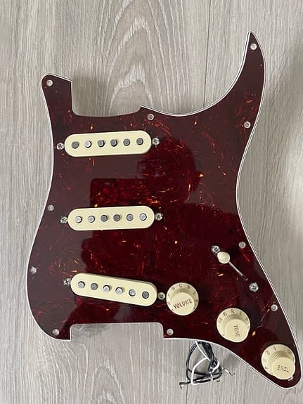 Stratocaster prewired pickguard med Custom Shop ‘69 pickups