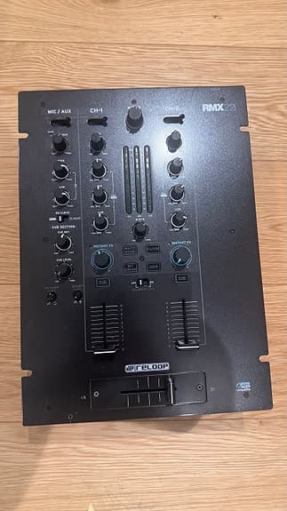 Reloop RMX-22i – 2+1 Channel Digital FX DJ Mixer with Smart Device Input